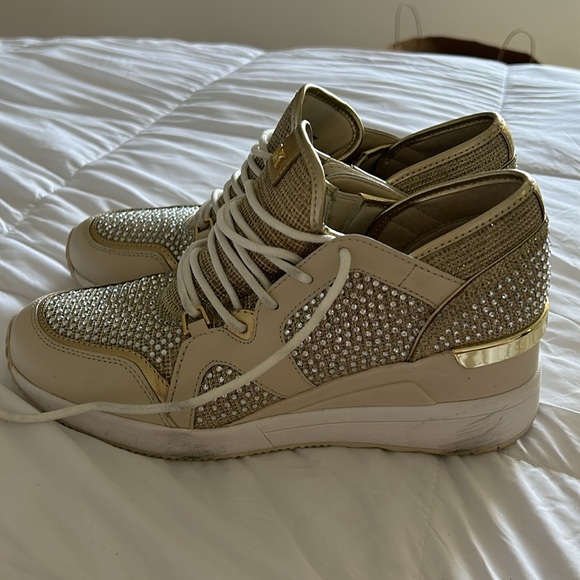 Sneakers - Picture 2 of 6